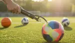 Clever verstaut: Ballpumpen mit Fach