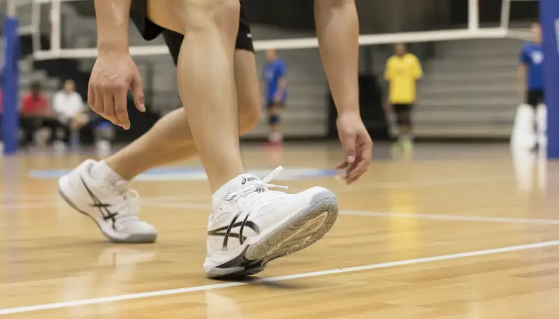 Mit dem ASICS Gel-Rocket 12 Herren zu Top-Leistung auf dem Hallen-Court!